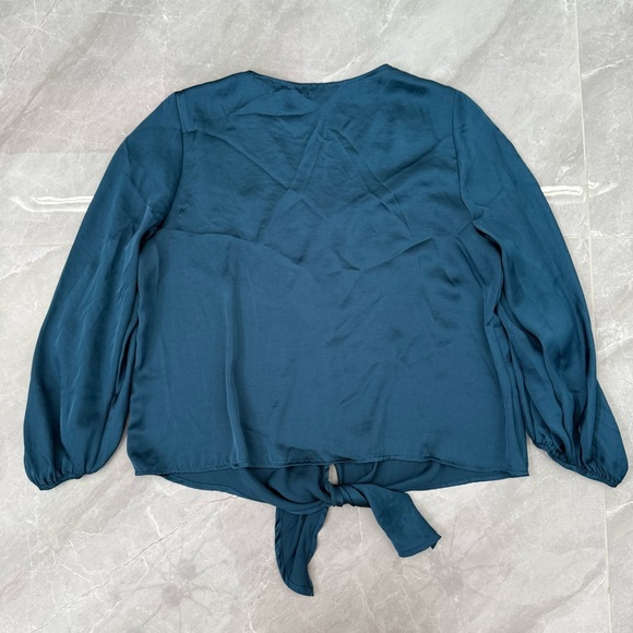 Women’s Vince Camuto Tie Front Elastic Cuff Long Sleeve V-Neck Top Medium - Picture 9 of 15